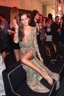 Izabel Goulart feet photo thumbnail