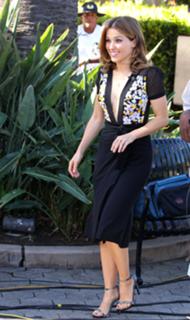 Sophia Bush feet photo thumbnail