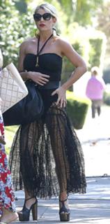 Jessica Simpson feet photo thumbnail