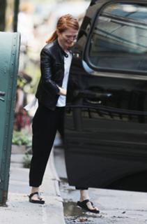 Julianne Moore feet photo thumbnail