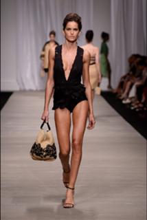 Izabel Goulart feet photo thumbnail