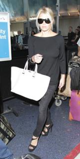 Jessica Simpson feet photo thumbnail