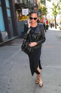 Chrissy Teigen feet photo thumbnail