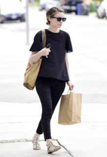 Rooney Mara feet photo thumbnail