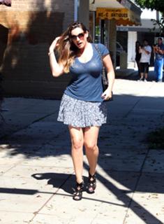 Kelly Brook feet photo thumbnail