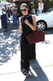 Emmy Rossum feet photo thumbnail