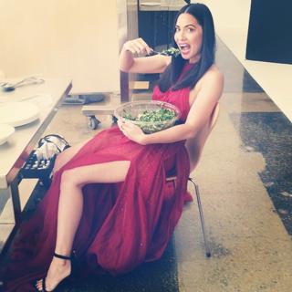 Olivia Munn feet photo thumbnail