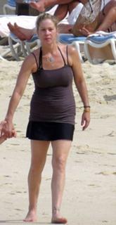 Christina Applegate feet photo thumbnail