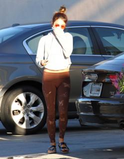 Vanessa Hudgens feet photo thumbnail