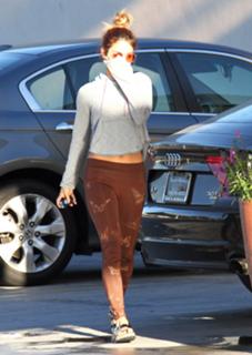 Vanessa Hudgens feet photo thumbnail