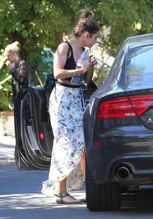 Vanessa Hudgens feet photo thumbnail