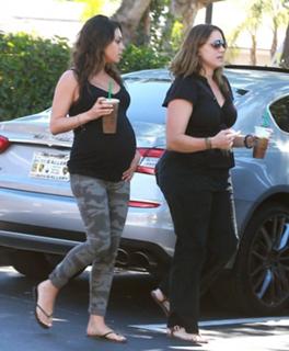Mila Kunis feet photo thumbnail