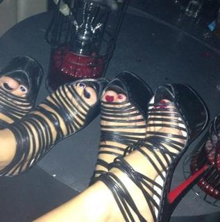 Nabilla Benattia feet photo thumbnail
