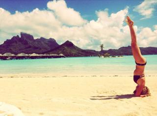 Ashley Tisdale feet photo thumbnail