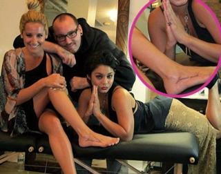 Ashley Tisdale feet photo thumbnail