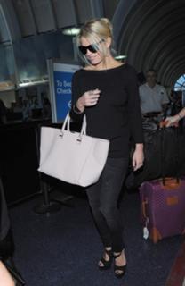 Jessica Simpson feet photo thumbnail