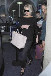Jessica Simpson feet photo thumbnail