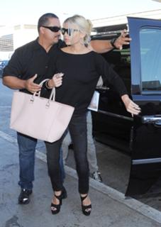 Jessica Simpson feet photo thumbnail