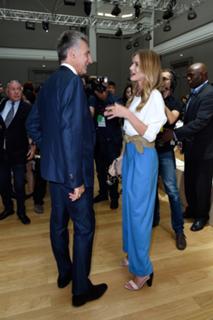 Rosie Huntington-Whiteley feet photo thumbnail