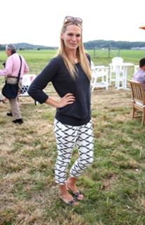 Molly Sims feet photo thumbnail