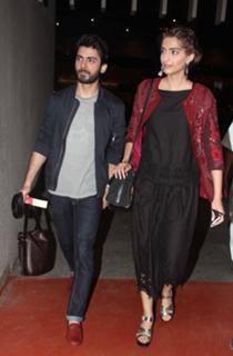 Sonam Kapoor feet photo thumbnail