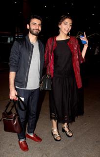 Sonam Kapoor feet photo thumbnail