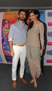 Sonam Kapoor feet photo thumbnail