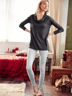 Martha Hunt feet photo thumbnail