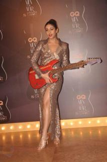 Huma Qureshi feet photo thumbnail