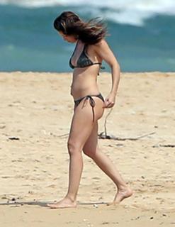 Jessica Biel feet photo thumbnail