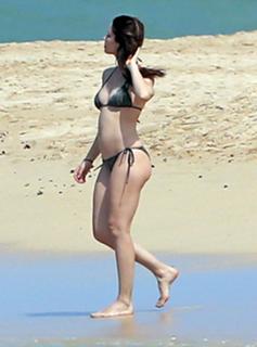 Jessica Biel feet photo thumbnail