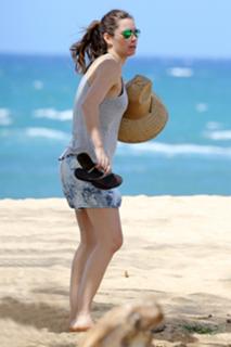 Jessica Biel feet photo thumbnail