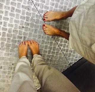 Miley Cyrus feet photo thumbnail