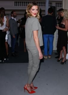 Katie Cassidy feet photo thumbnail