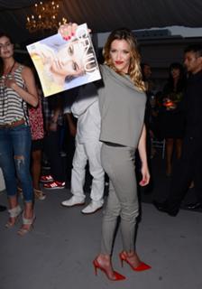 Katie Cassidy feet photo thumbnail