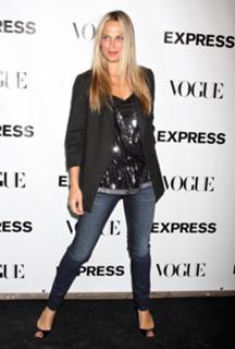Molly Sims feet photo thumbnail
