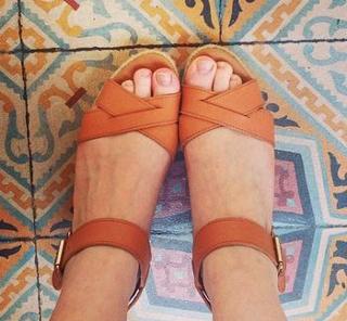 Alice Levine feet photo 3