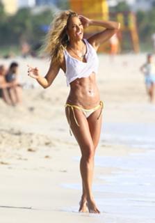 Jennifer Nicole Lee feet photo thumbnail