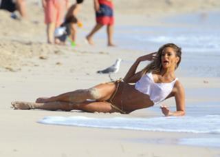 Jennifer Nicole Lee feet photo thumbnail