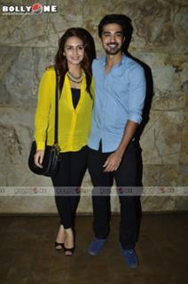 Huma Qureshi feet photo thumbnail