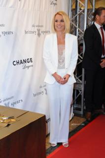 Britney Spears feet photo thumbnail