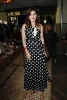 Sophia Bush feet photo thumbnail