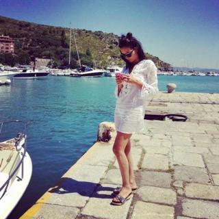 Caterina Balivo feet photo thumbnail
