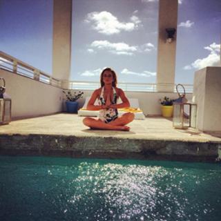 Lindsay Lohan feet photo thumbnail