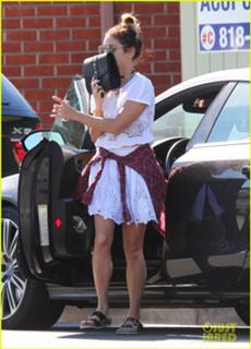 Vanessa Hudgens feet photo thumbnail