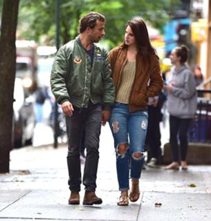 Lana Del Rey feet photo thumbnail