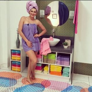 Lívia Andrade feet photo thumbnail