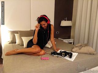 Caterina Balivo feet photo thumbnail