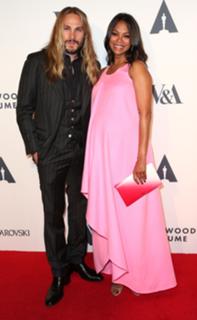 Zoe Saldana feet photo thumbnail
