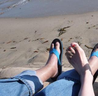 Rose McGowan feet photo thumbnail